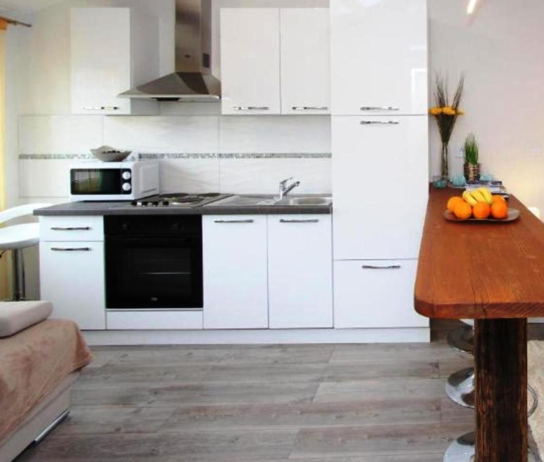 Monte B. Exclusive Apartment Ровінь Екстер'єр фото
