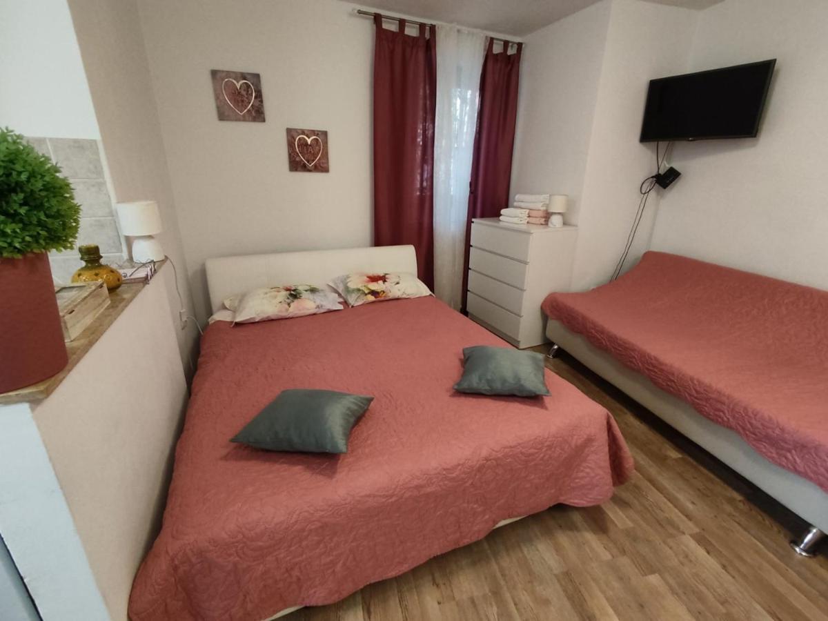 Monte B. Exclusive Apartment Ровінь Екстер'єр фото