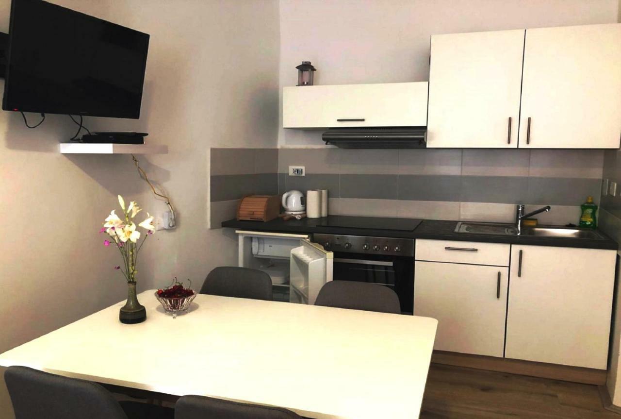 Monte B. Exclusive Apartment Ровінь Екстер'єр фото
