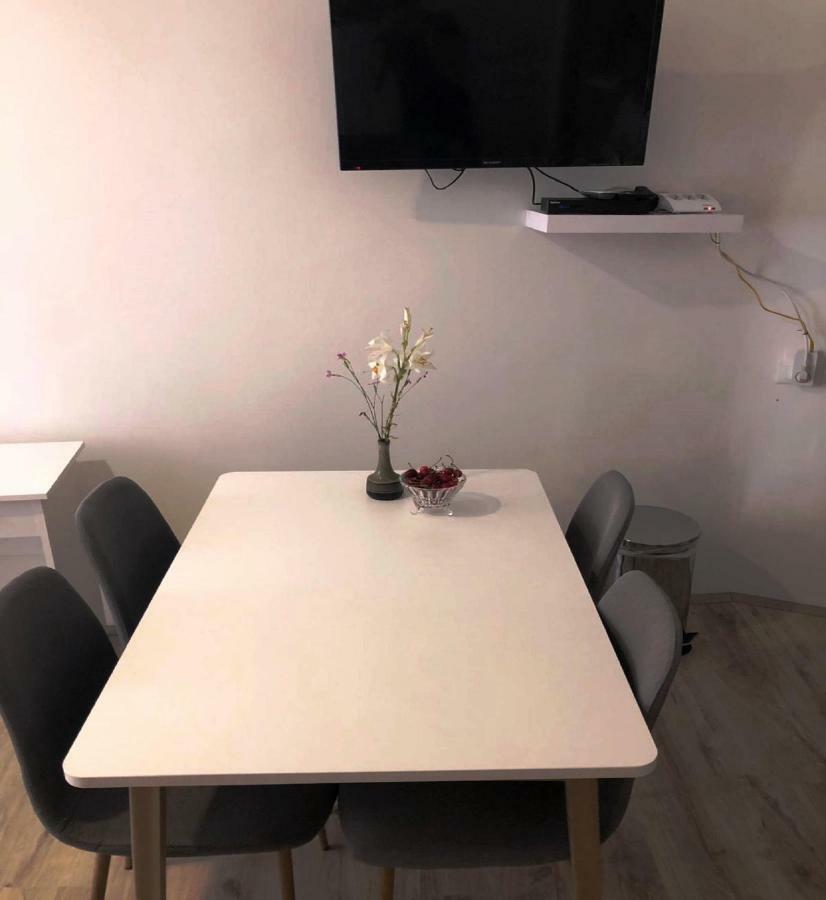 Monte B. Exclusive Apartment Ровінь Екстер'єр фото